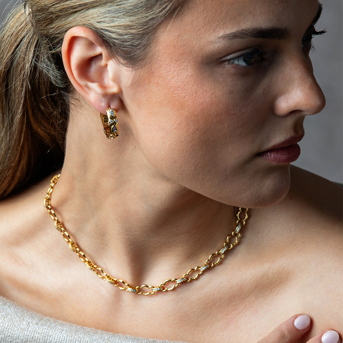 Maharani Huggie Hoop Earrings in Clear Cubic Zirconia