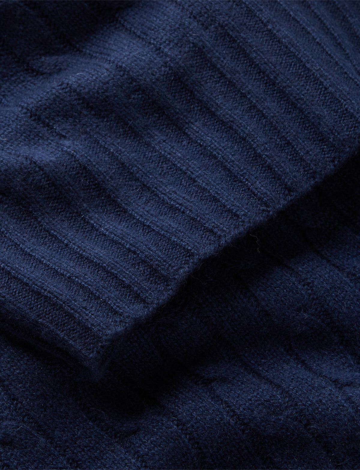 Cable Cashmere Throw Blanket in Navy