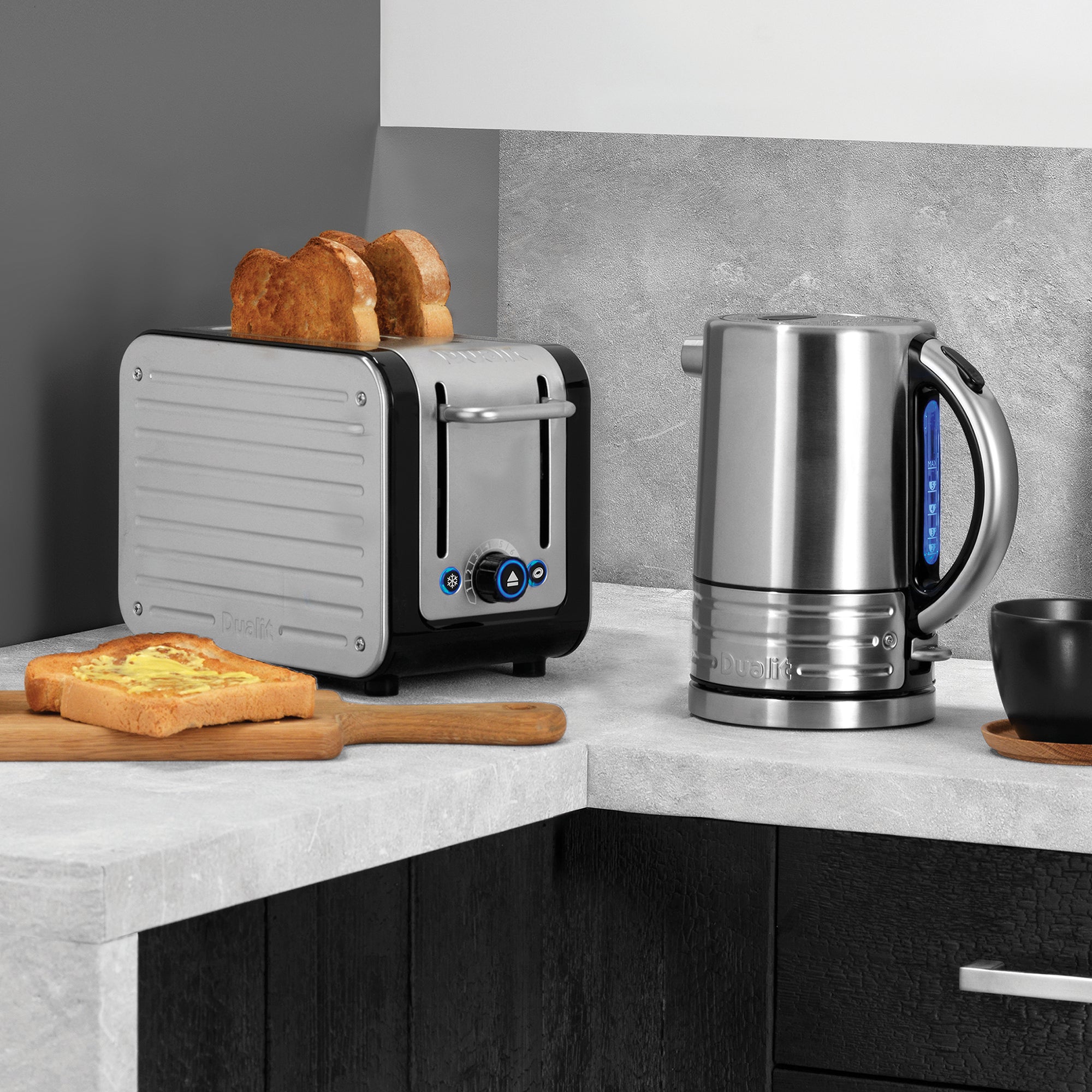 2 Slot Design Series Toaster in Black/Stainless Steel