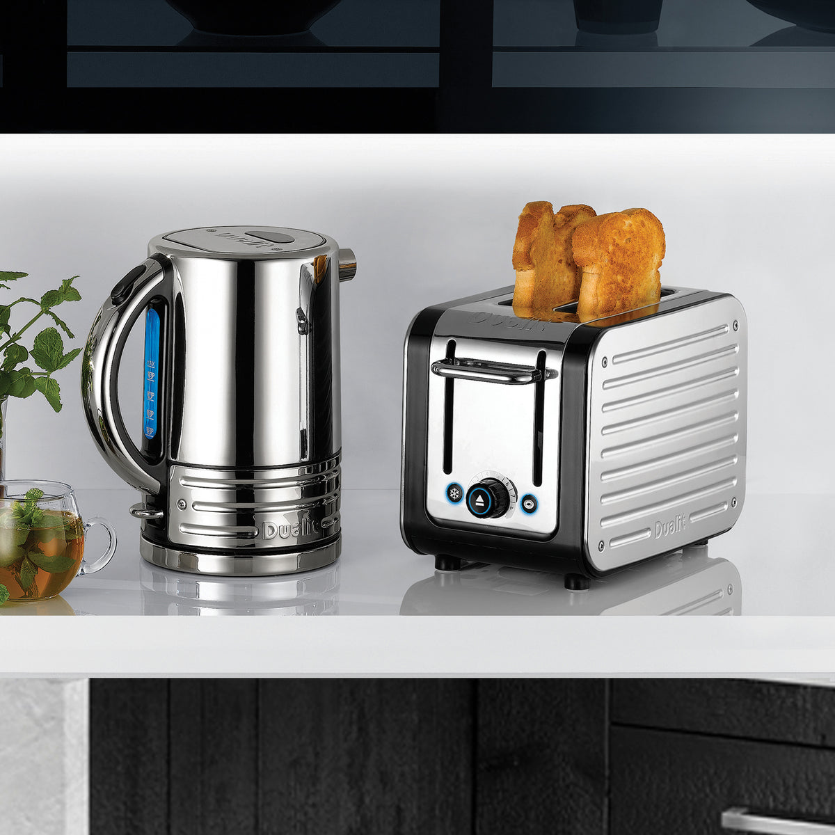 2 Slot Design Series Toaster in Black/Stainless Steel