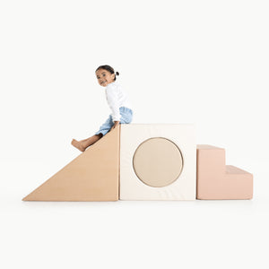 Tulle ¥ Untanned ¥ Millet ¥ Ivory@kids playing on the tulle block playset