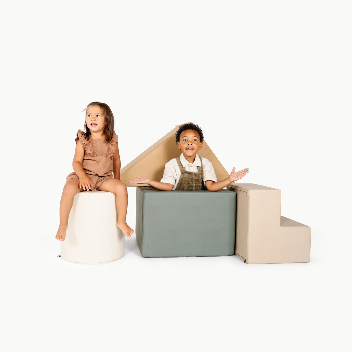 Dusk ¥ Ivory ¥ Wheat ¥ Millet@little kids playing on Block Playset