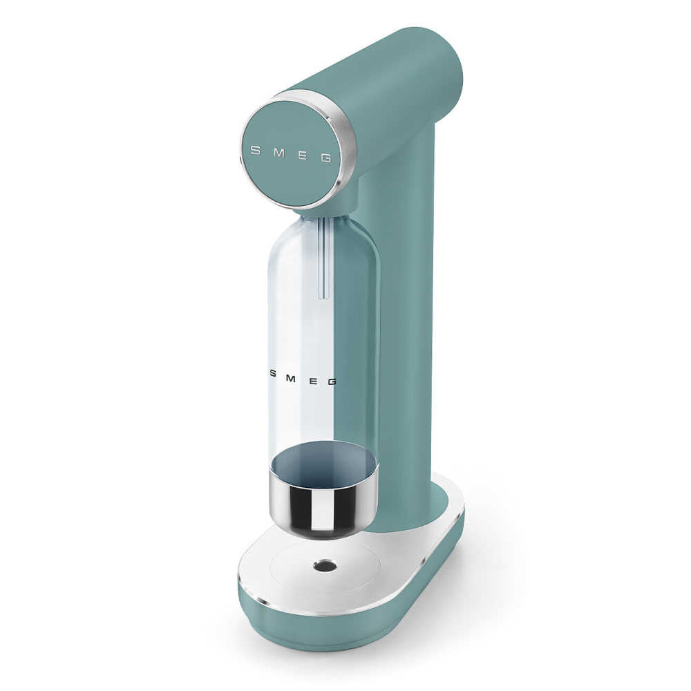 Three-quarter view of SMEG Sparkling Water Maker in emerald green showing clear Tritan bottle and chrome drip tray on white background