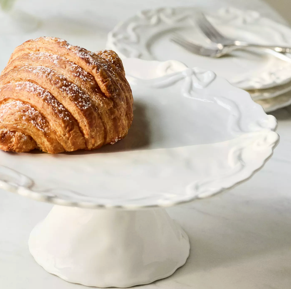 Benedita Bow Ceramic Stoneware Cake Stand