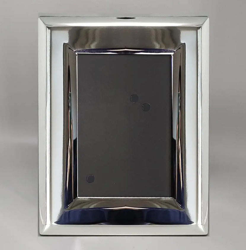 1970s Stunning Photo Frame in Silver Plated with Glass. Made in Italy