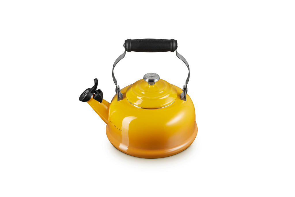 Le Creuset Classic Whistling Kettle, 1.7 qt., Nectar
