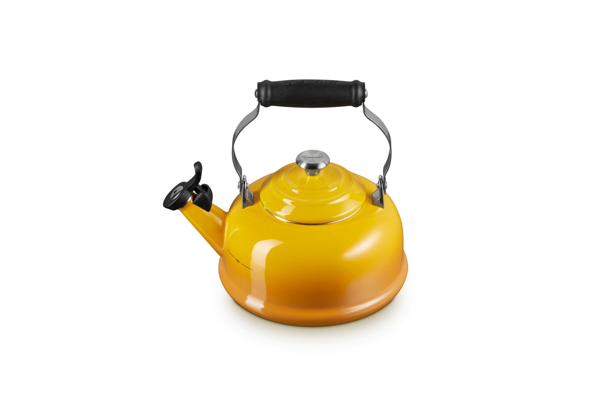 Le Creuset Classic Whistling Kettle, 1.7 qt., Nectar