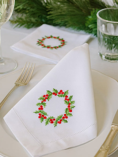 Dinner Napkin in Christmas Berry Wreath, Set of 2