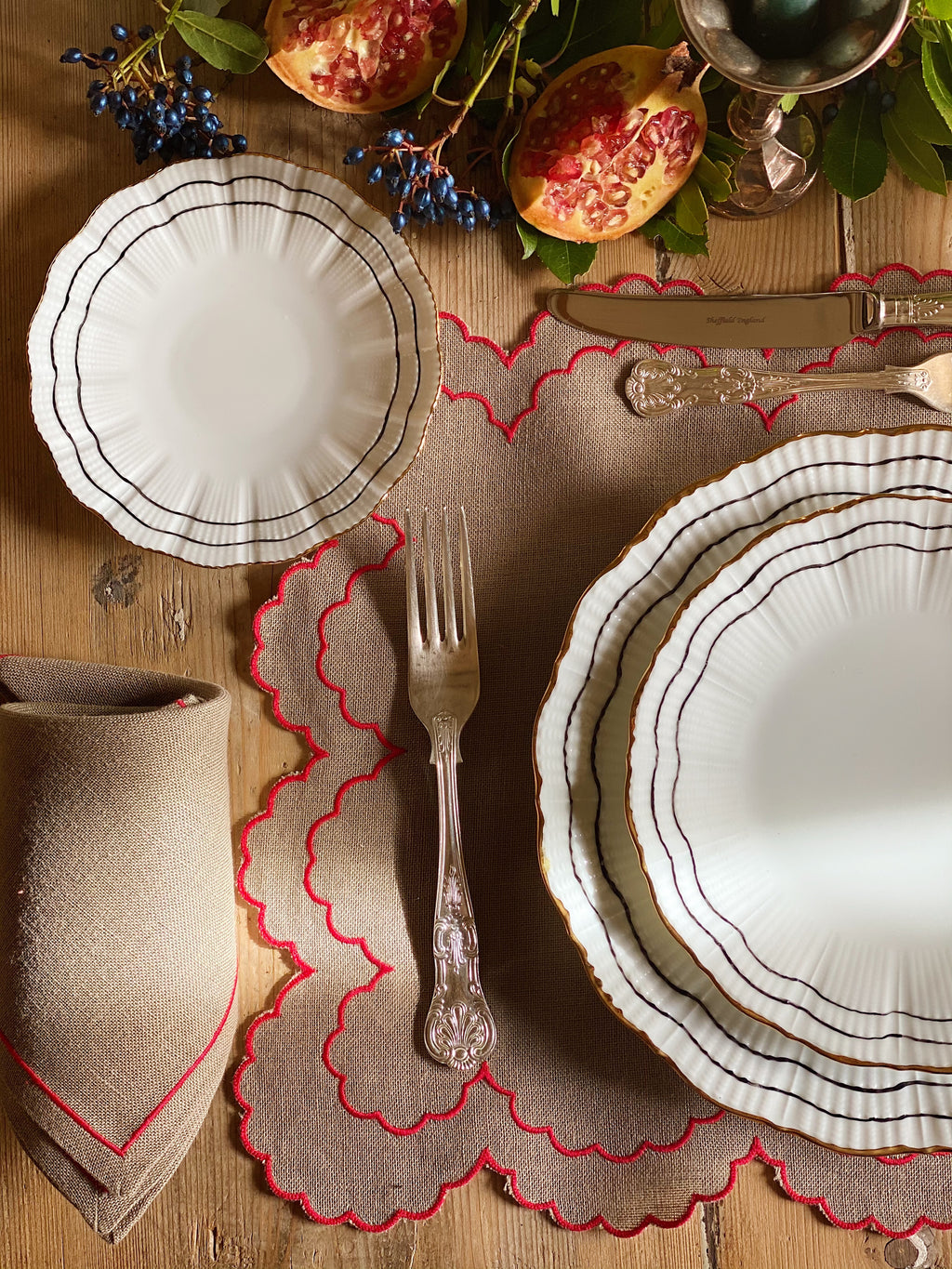 Bilbao Linen Placemat in Beige with Red