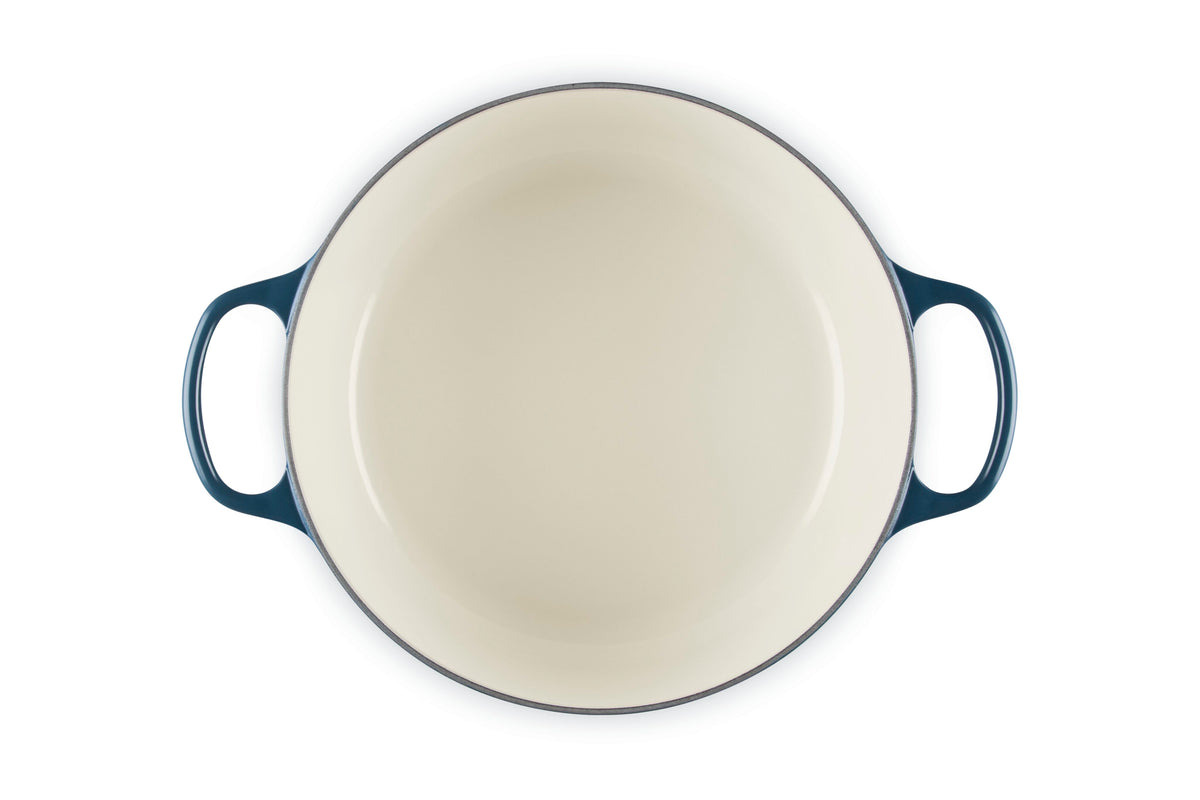 Signature Round Dutch Oven 7.25qt  in Nuit