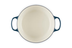 Signature Round Dutch Oven 7.25qt  in Nuit