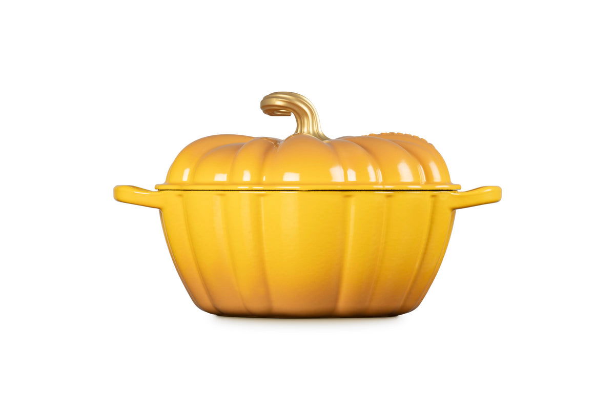 Le Creuset Signature Pumpkin Cocotte, 4 qt., Nectar