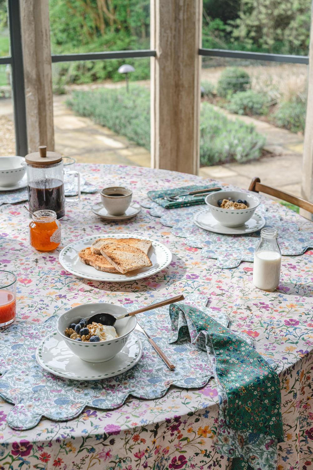 Liberty London テーブルクロス Coco & Wolf Tablecloth made with Liberty Fabric LINEN GARDEN