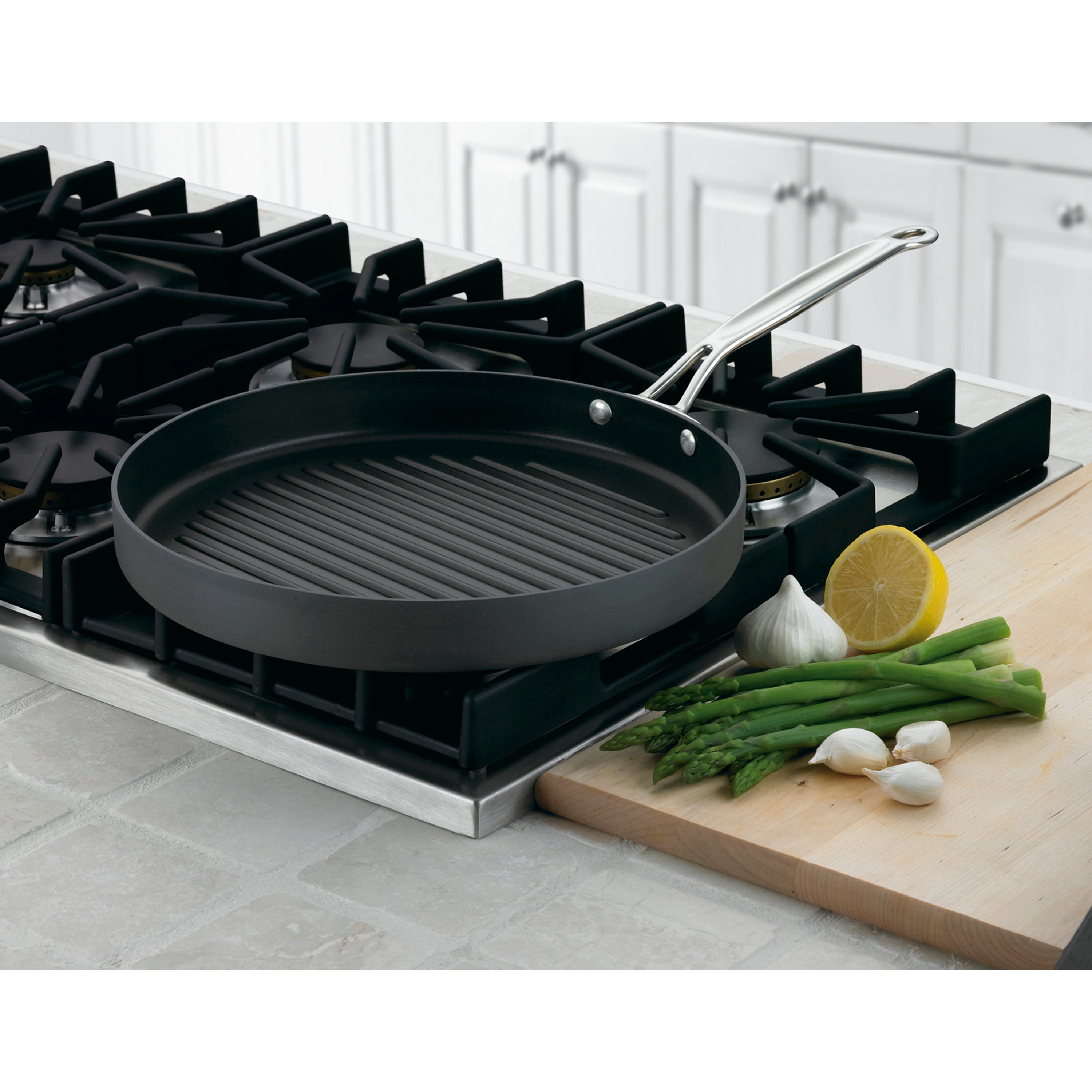 Chef's Classic® Nonstick Hard Anodized 12" Round Grill Pan in Black
