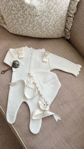 Ceglie del Campo layette set ~ in cream (Comes with bonnet)