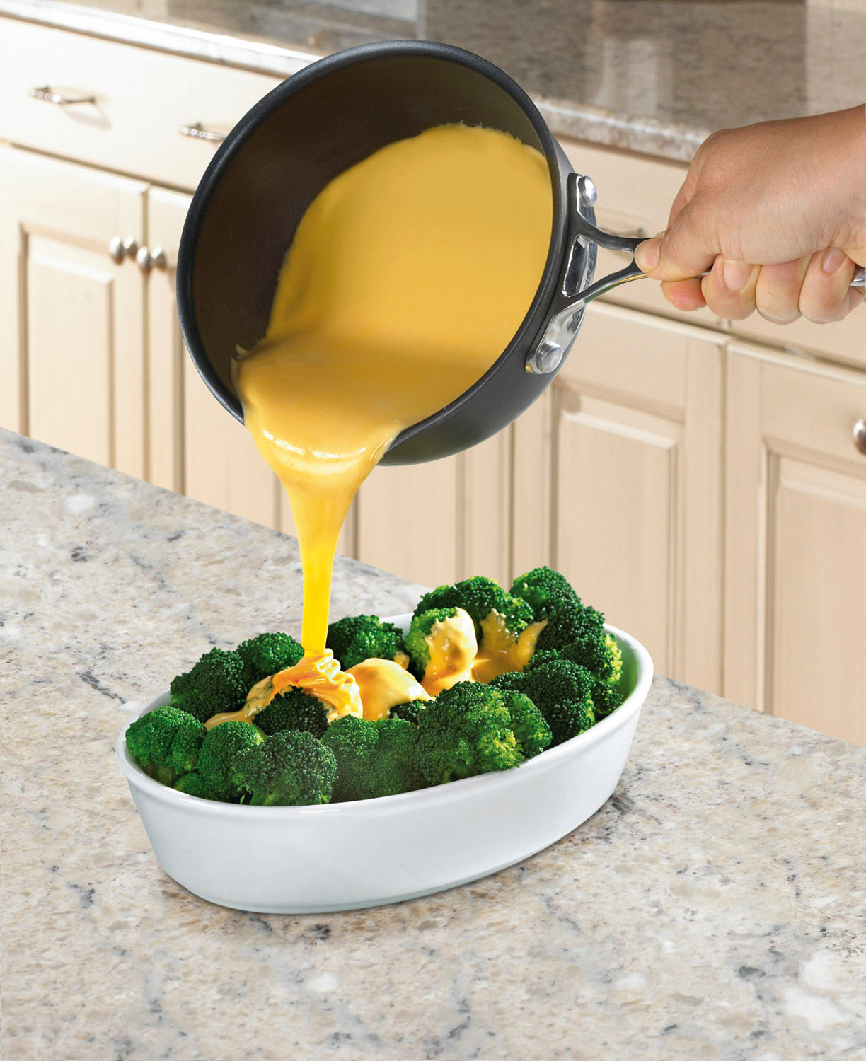 1 Quart Pour Saucepan in Black