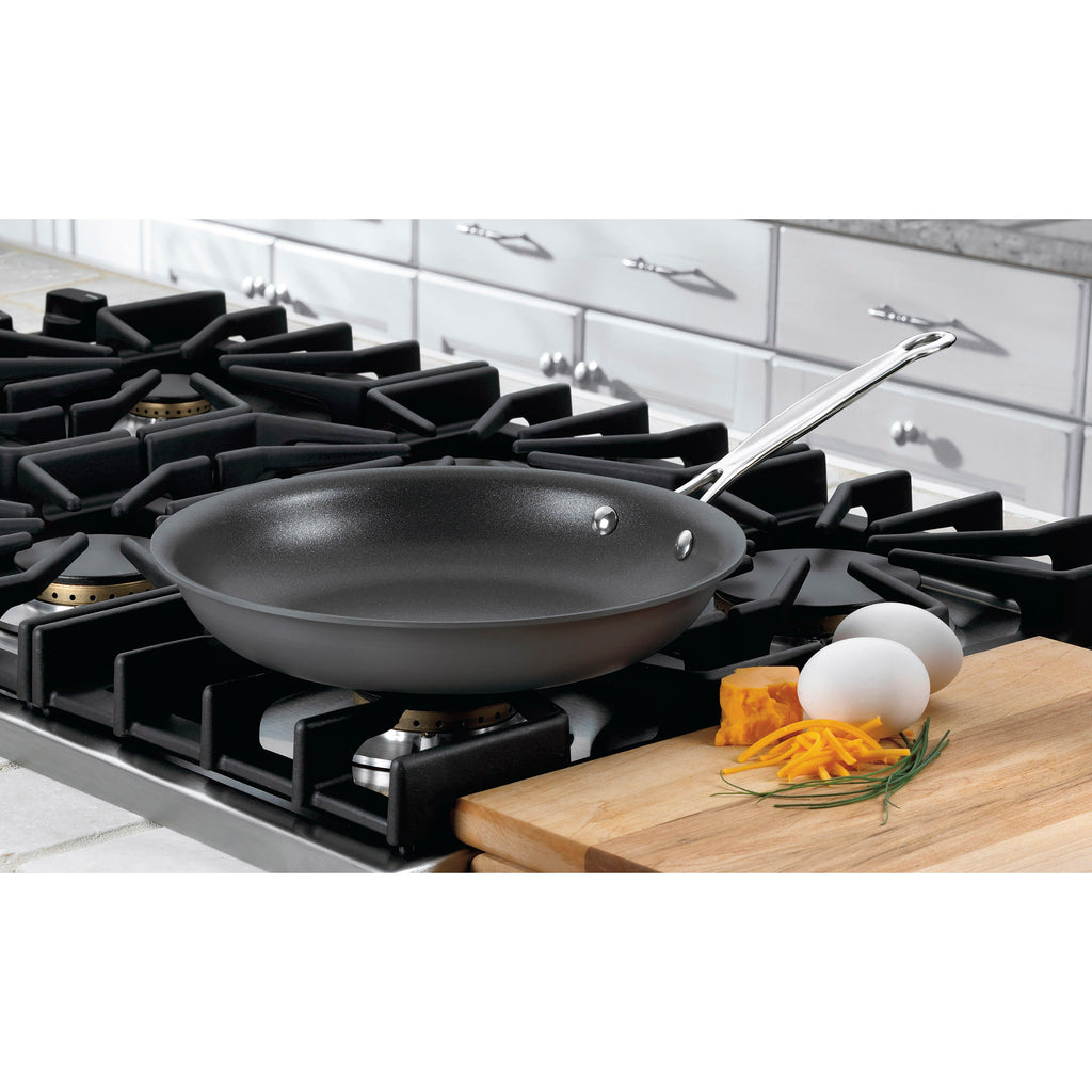 9" Nonstick Skillet in Black