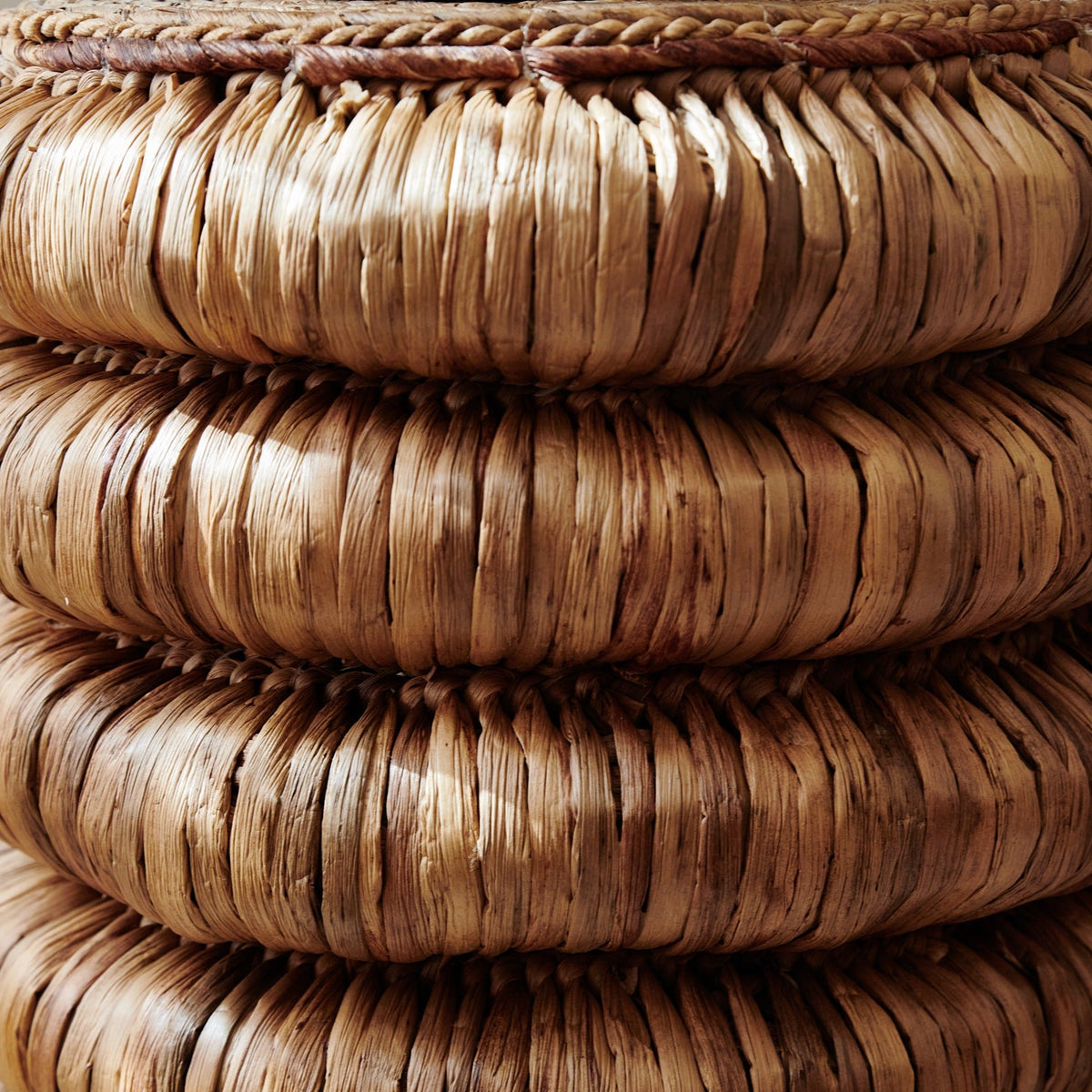 sol side table detail