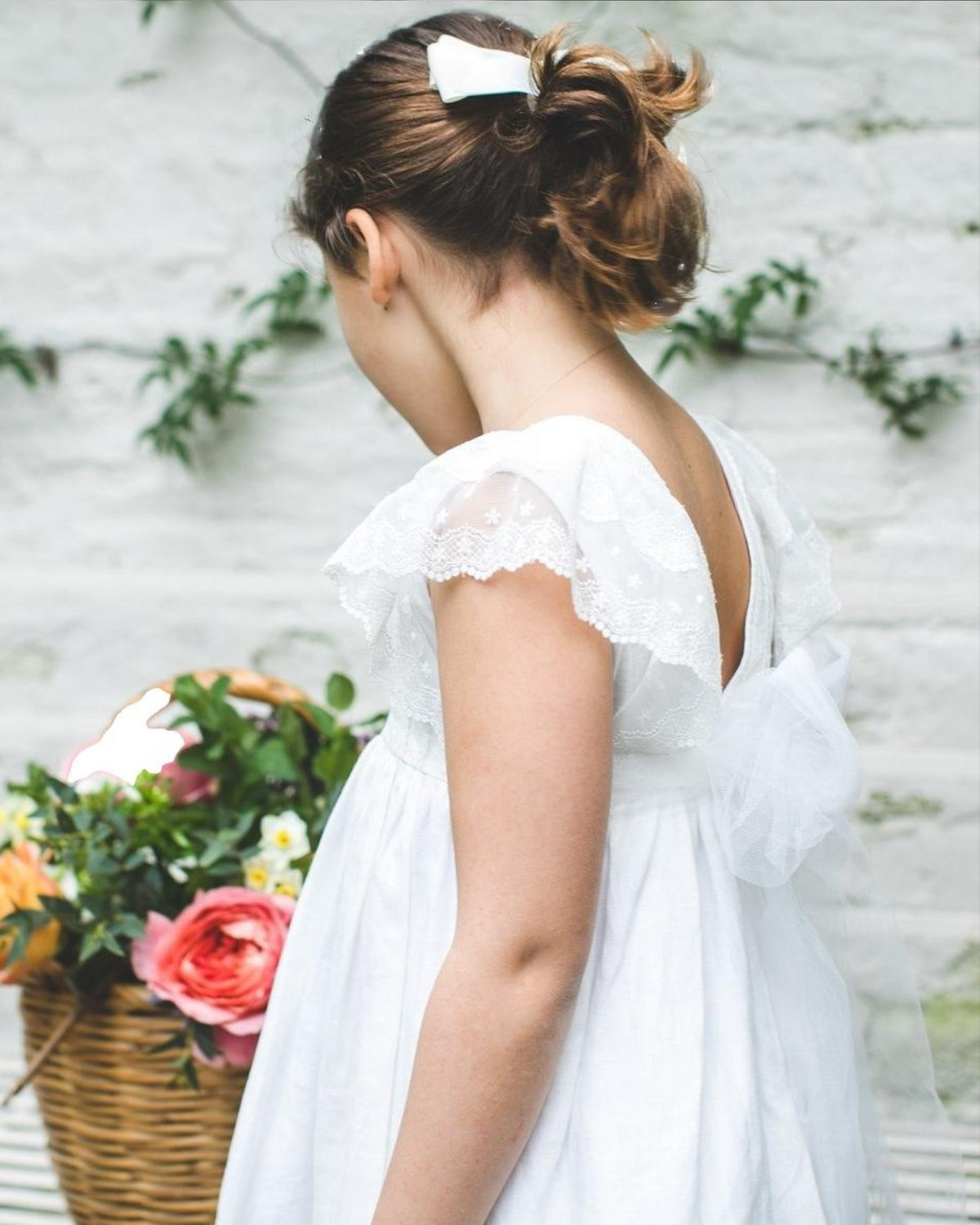 Lea - Flower girl dress off-white linen and  V-shaped back