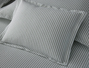 Matteo Quilt fabric detail