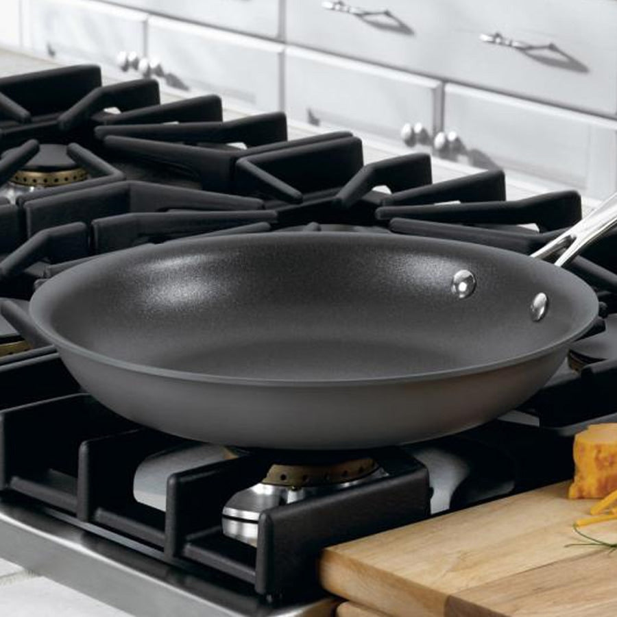 Chef’s Classic® Nonstick Hard Anodized 10" Skillet