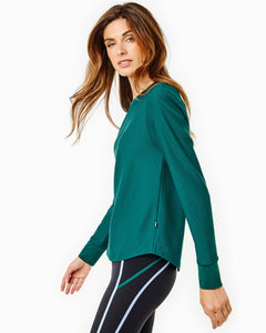 Model is wearing the Palmetto Long Sleeve in Ivy with the Chestnut Legging in Black