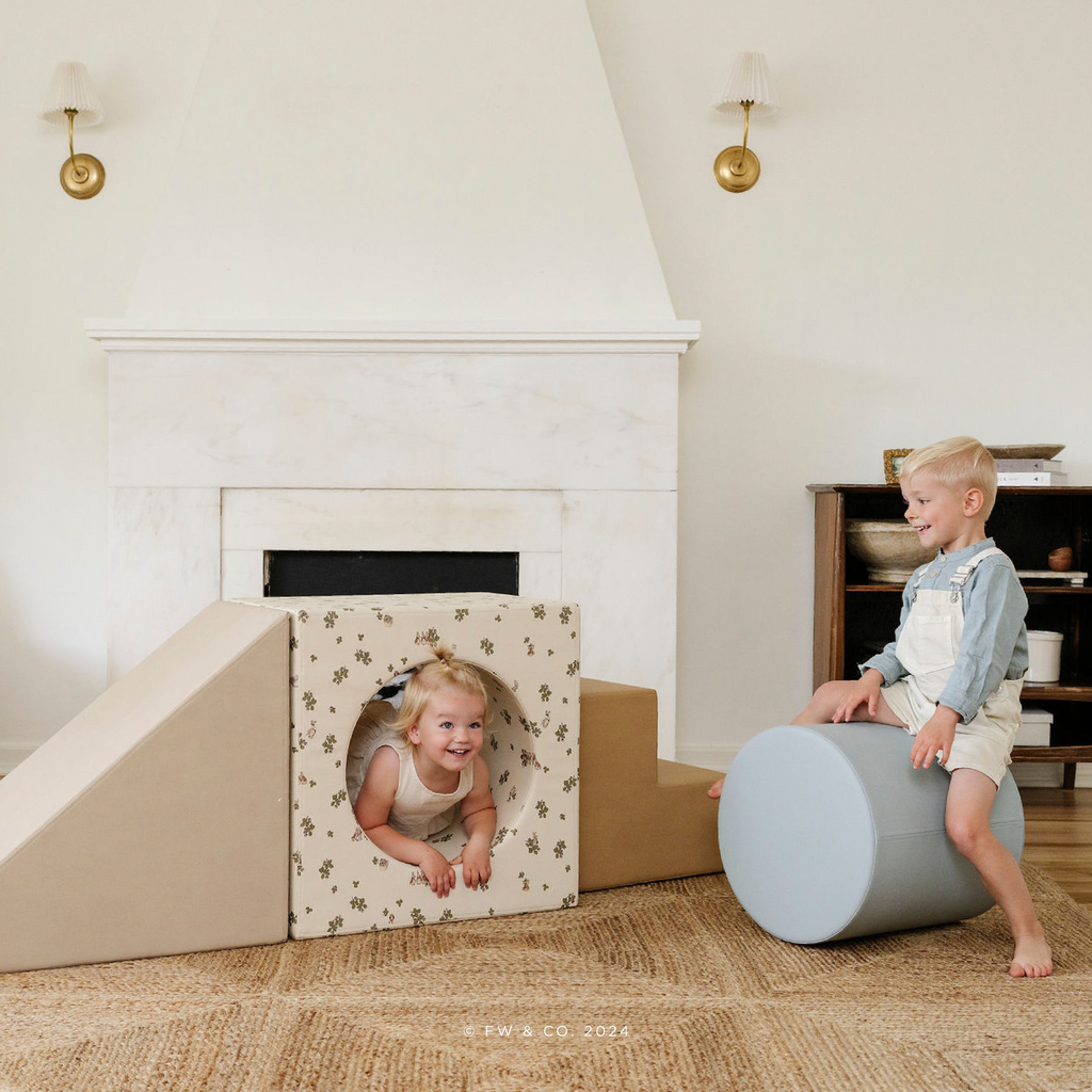 Peter Rabbitª ¥ Our Beatrix Blue ¥ Millet ¥ Wheat@lifestyle image of block playset