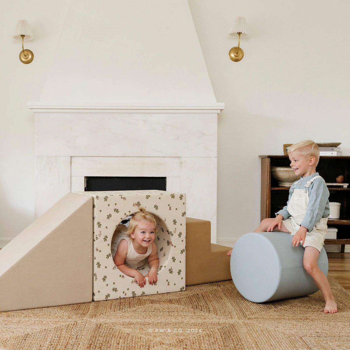 Peter Rabbitª ¥ Our Beatrix Blue ¥ Millet ¥ Wheat@lifestyle image of block playset