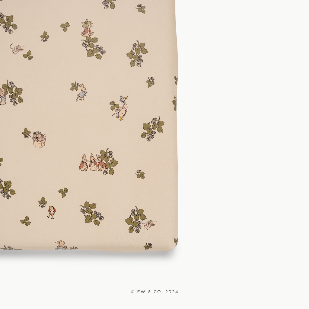 Peter Rabbitª (on sale)@deboss detail of Peter Rabbitª padded micro+