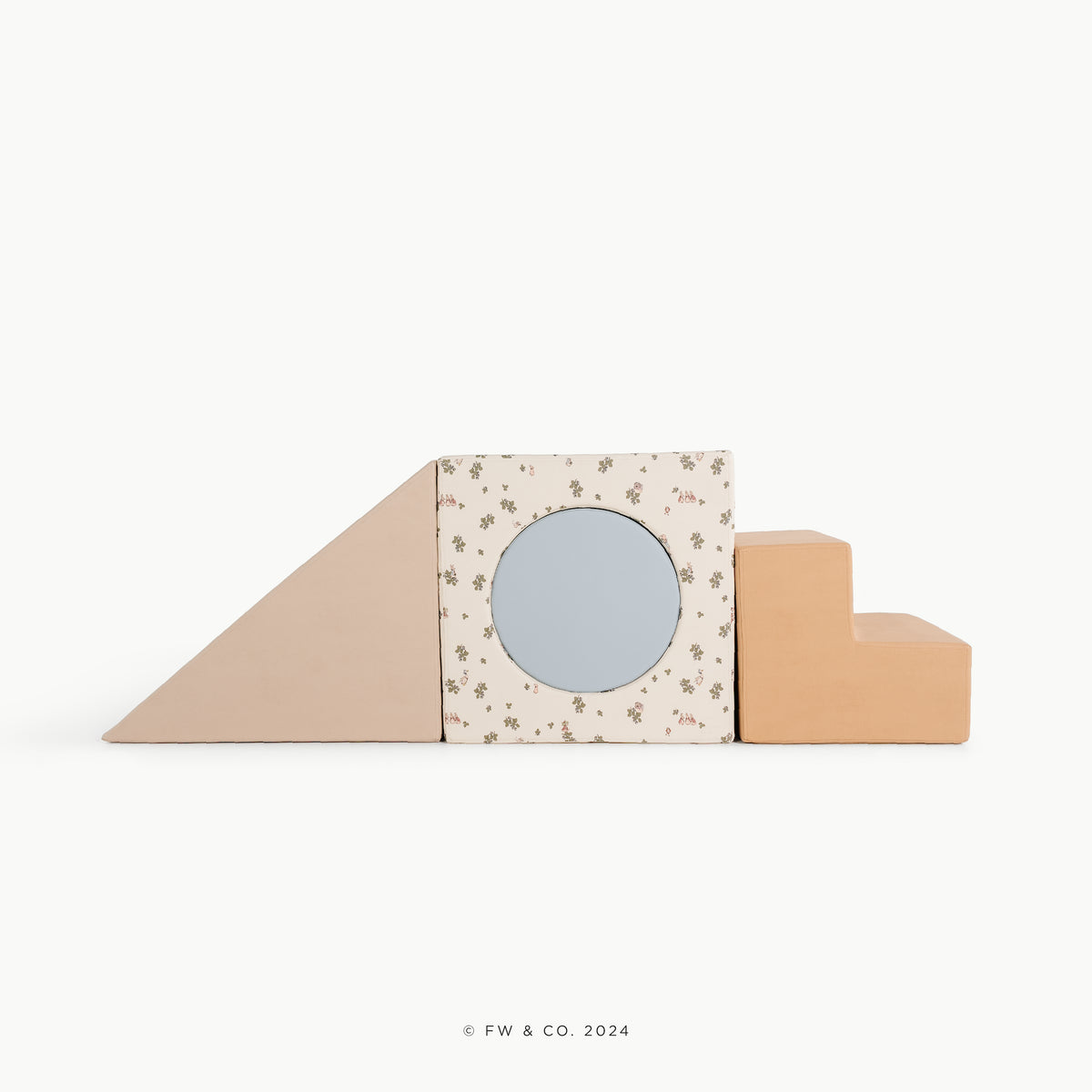 Peter Rabbitª ¥ Our Beatrix Blue ¥ Millet ¥ Wheat@detailed product shot of block playset