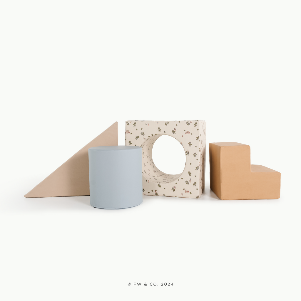 Peter Rabbitª ¥ Our Beatrix Blue ¥ Millet ¥ Wheat@detailed product shot of block playset