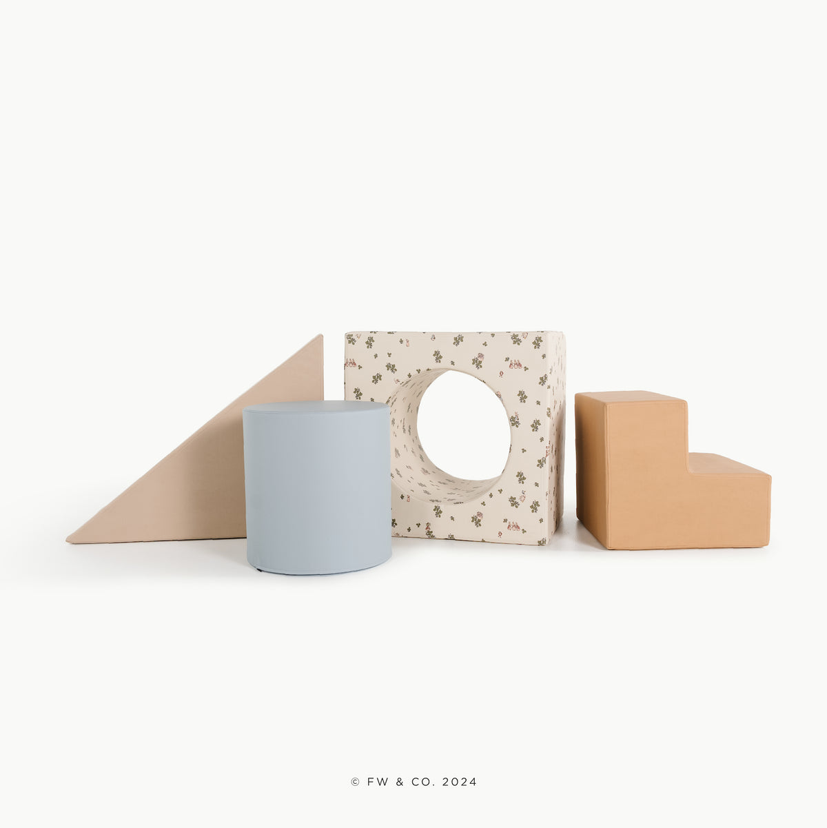 Peter Rabbitª ¥ Our Beatrix Blue ¥ Millet ¥ Wheat@detailed product shot of block playset