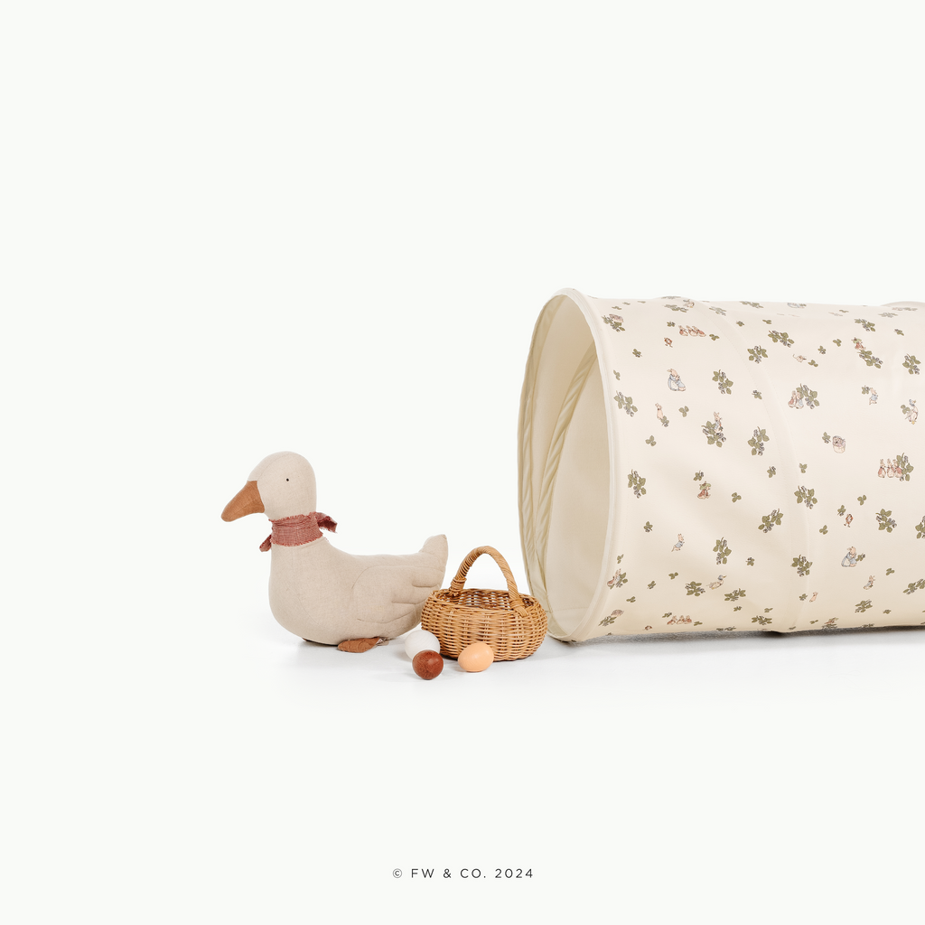 Peter Rabbitª@detail shot of the Peter Rabbitª tunnel with maileg duck prop