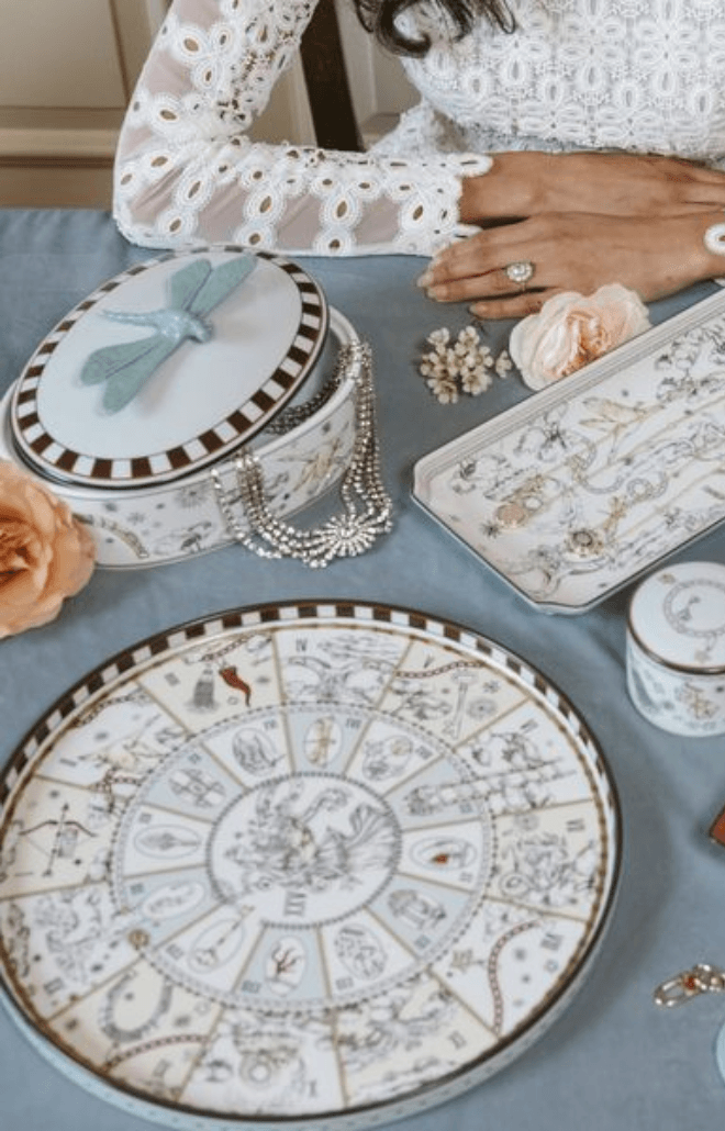 Fortunae Oval Dragonfly Box