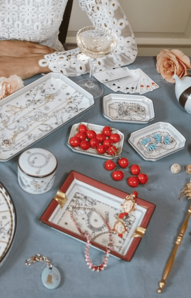 Fortunae Oval Charm
