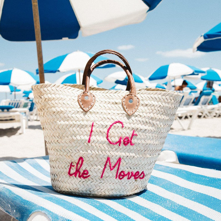 Medium straw beach tote bag on a lounge – The Medium Beach Tote