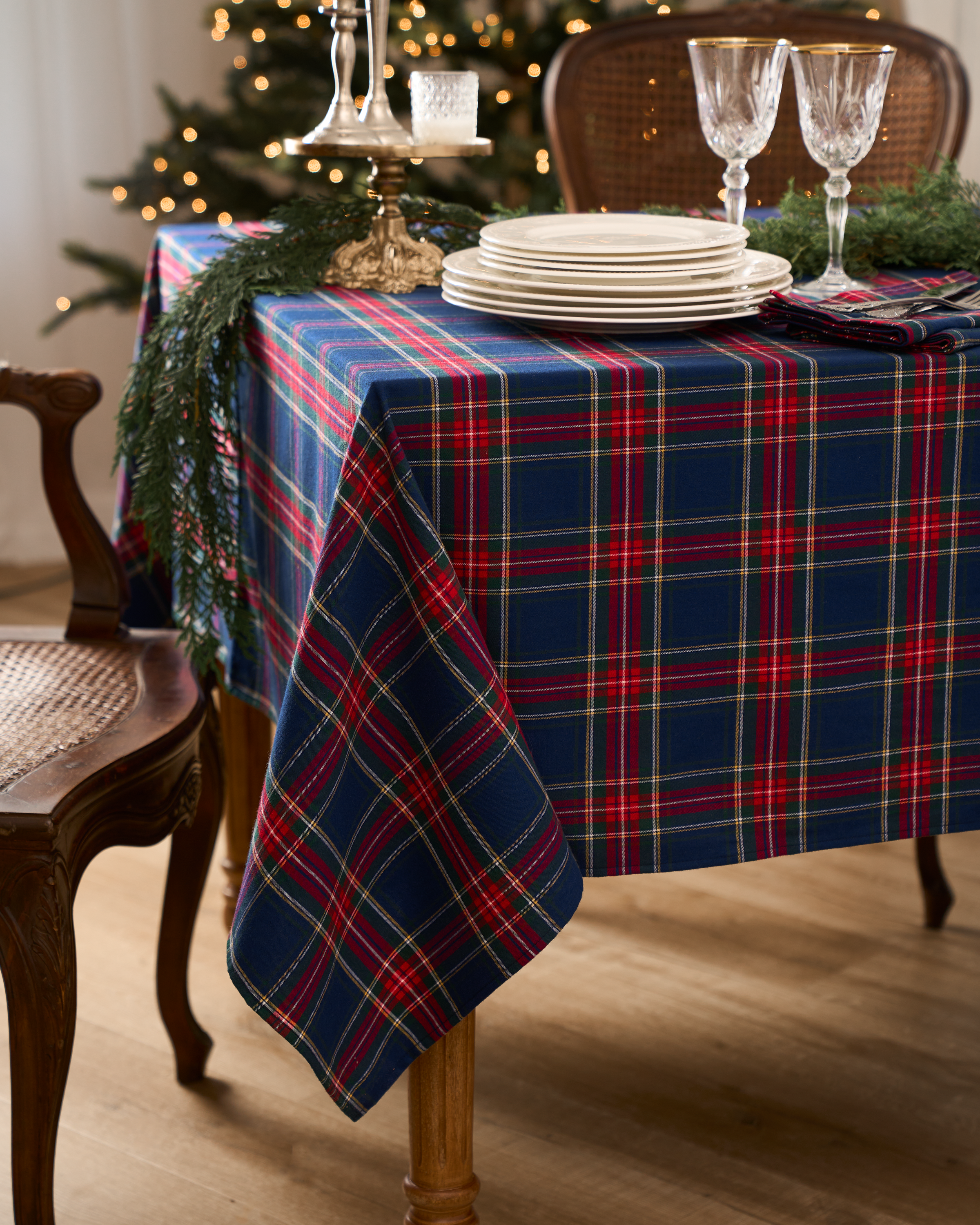 Signature Twill Tablecloth in Windsor Tartan