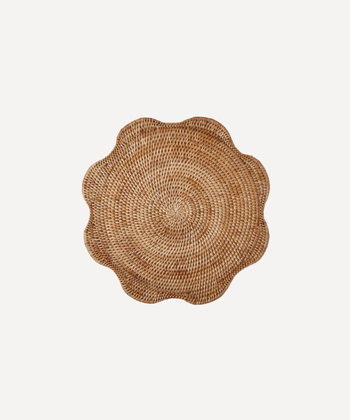 Scalloped Rattan Placemat in Natural