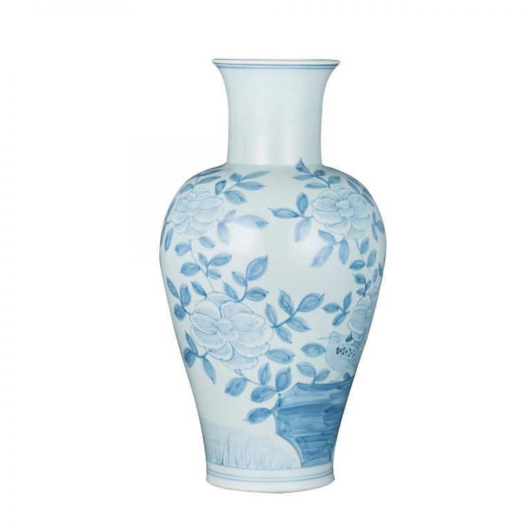 Blue and White Fairy Vase with a Pheasant Flower Motif