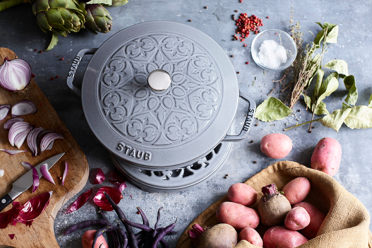 Cast Iron 3.75 qt Essential French Oven with Lilly Lid