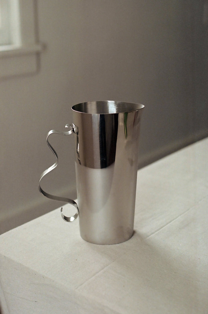 Squiggle Pitcher