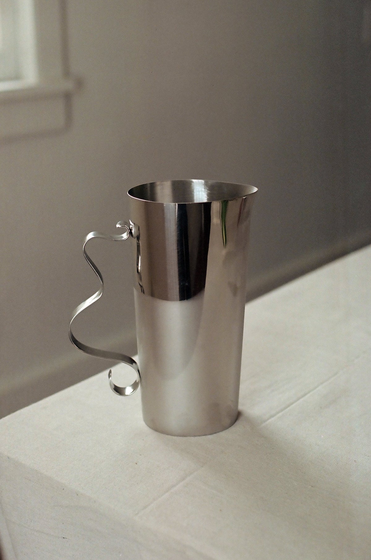 Squiggle Pitcher