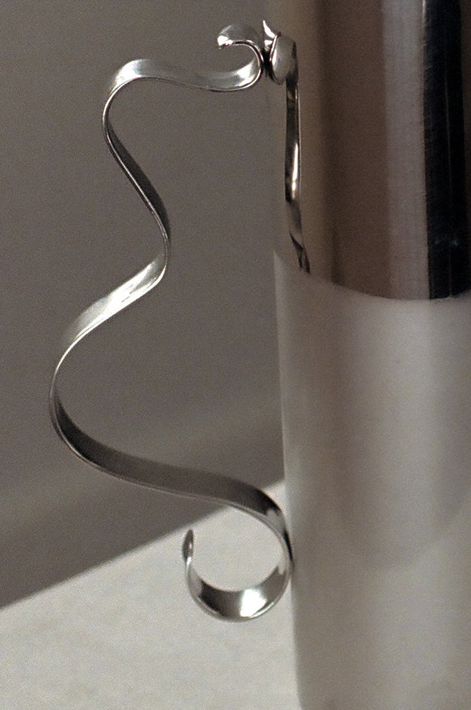 Squiggle Pitcher