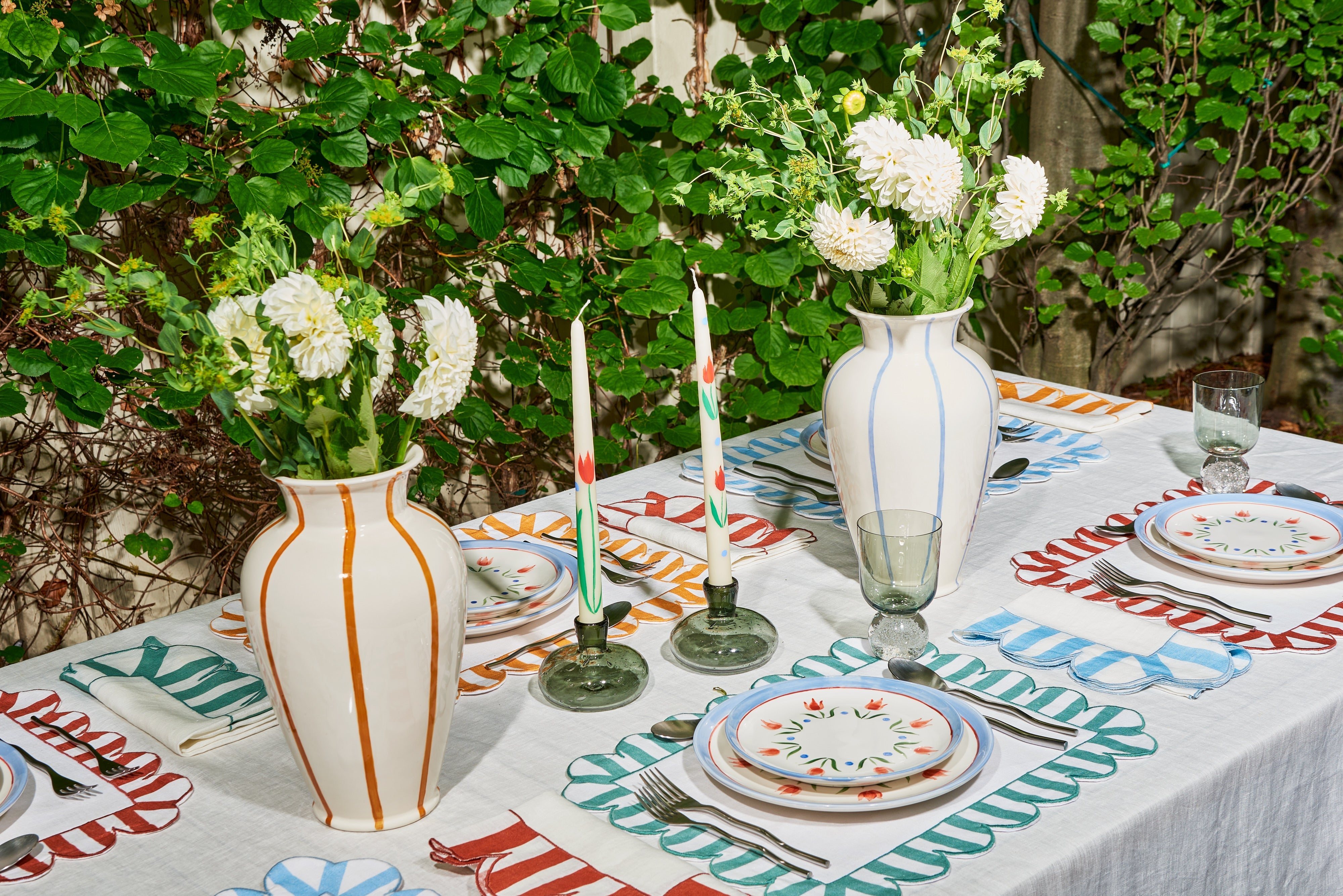 Jardin Embroidered Linen Scalloped Stripe Napkins in Green, Set of 4