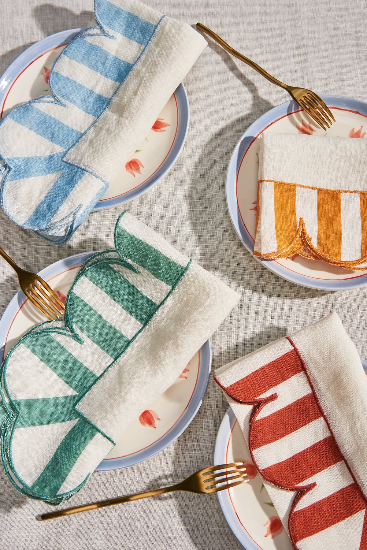 Jardin Embroidered Linen Scalloped Stripe Napkins in Green, Set of 4