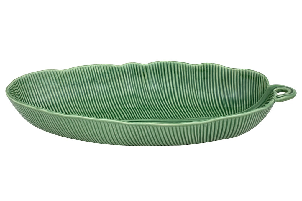 Front view of Leaves salad bowl showcasing green ridged earthenware and an integrated handle on a white background