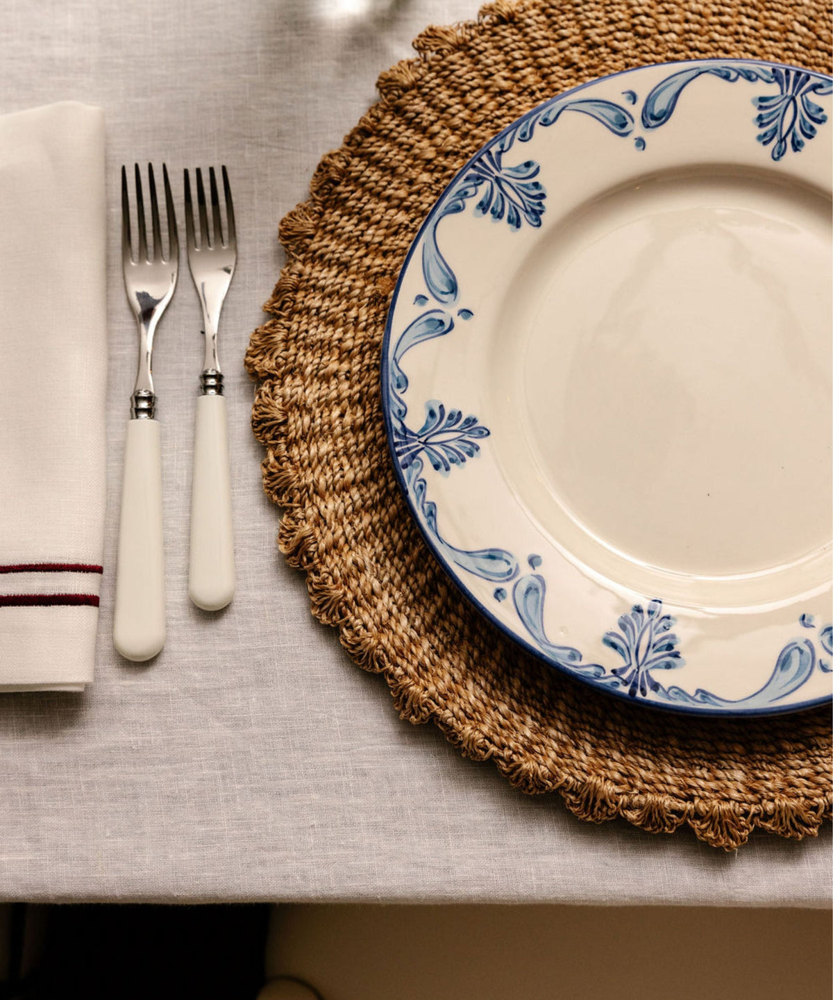Eleanor Dinner Plate in Blue
