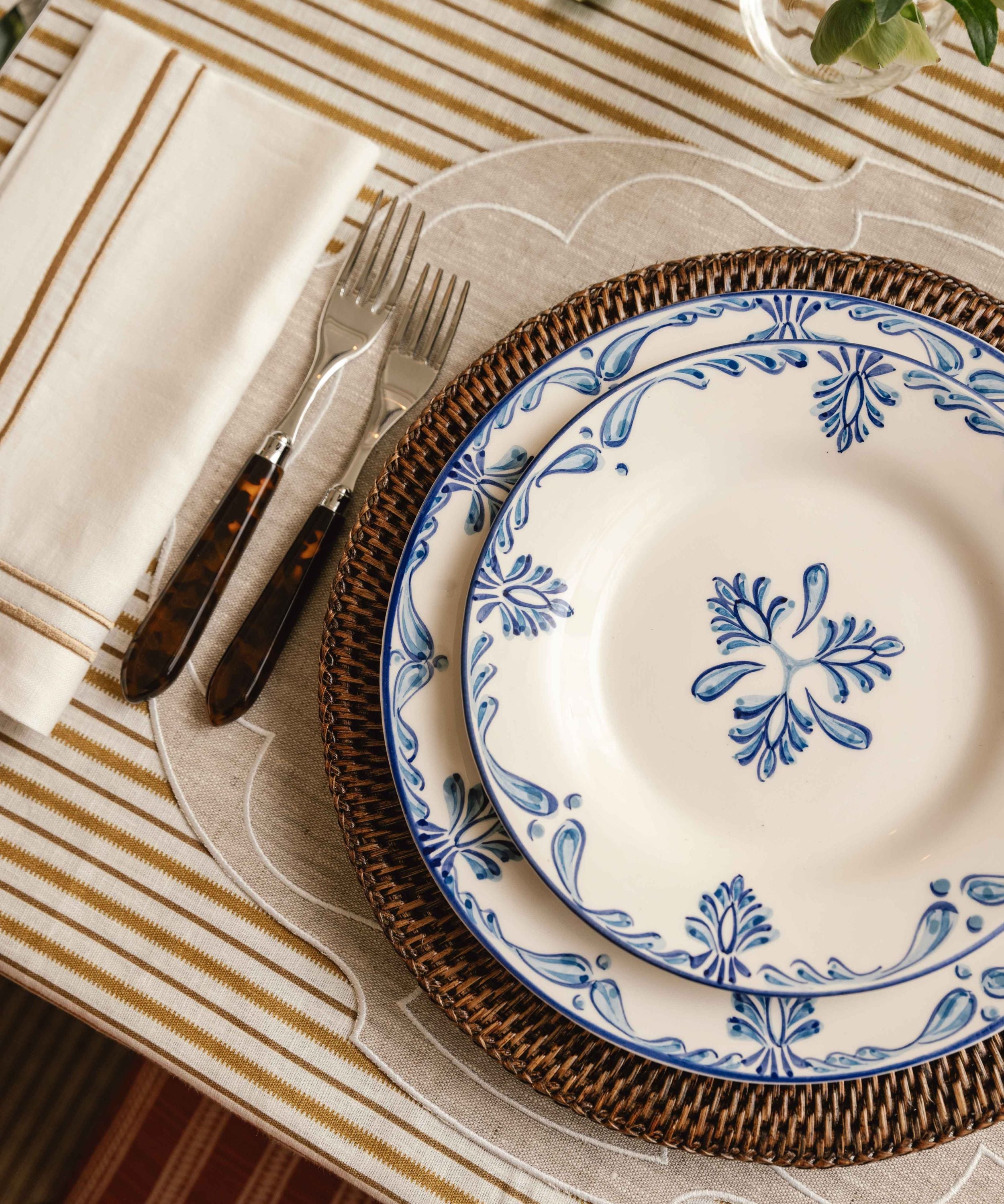 Eleanor Dinner Plate in Blue