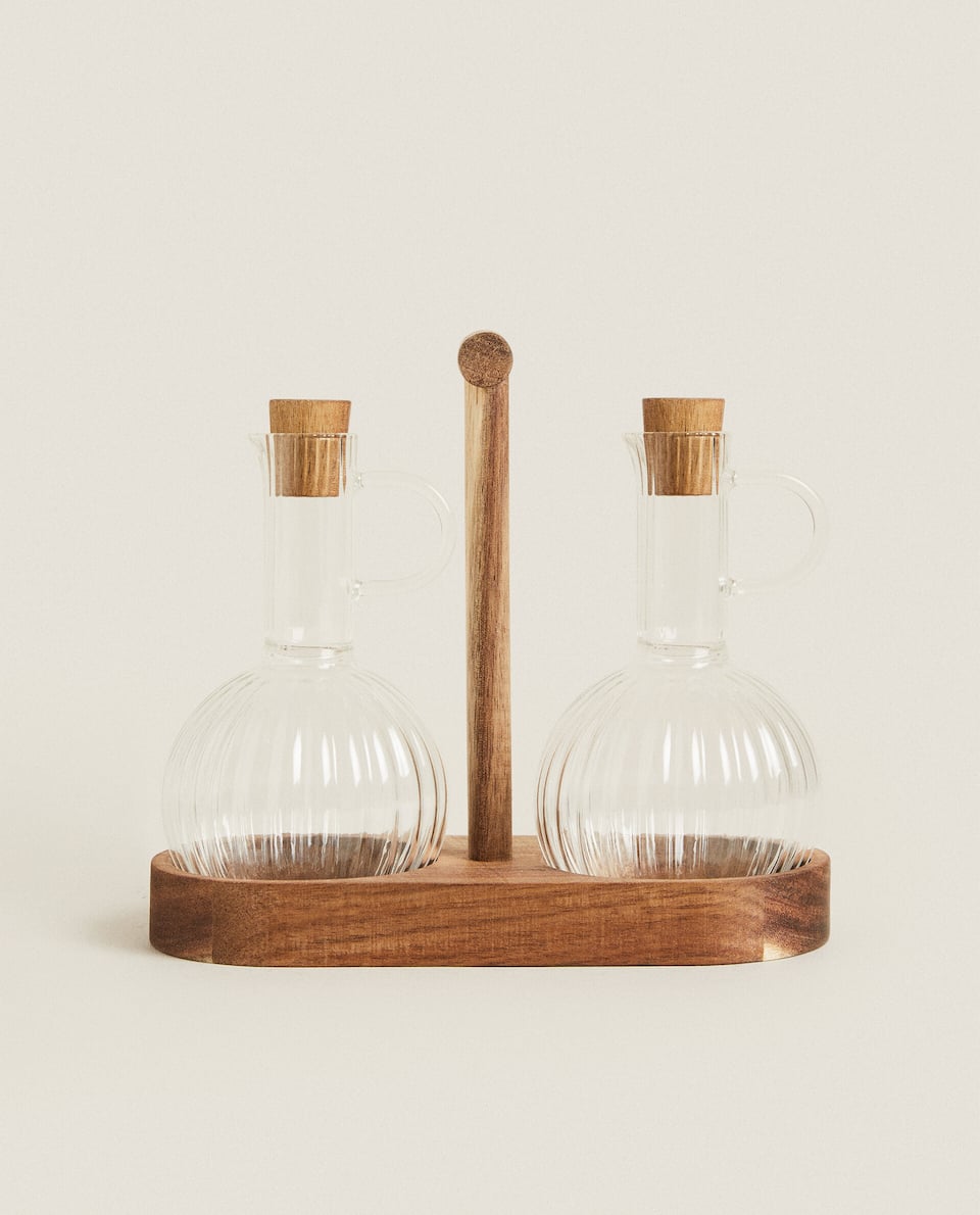 BOSOSILICATE GLASS AND WOOD CRUET SET