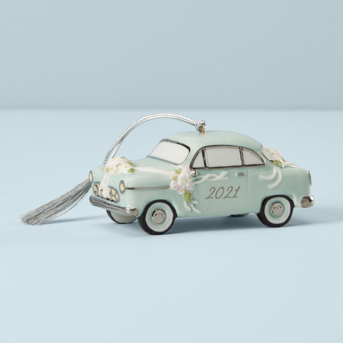 2021 Just Married Vintage Car Ornament